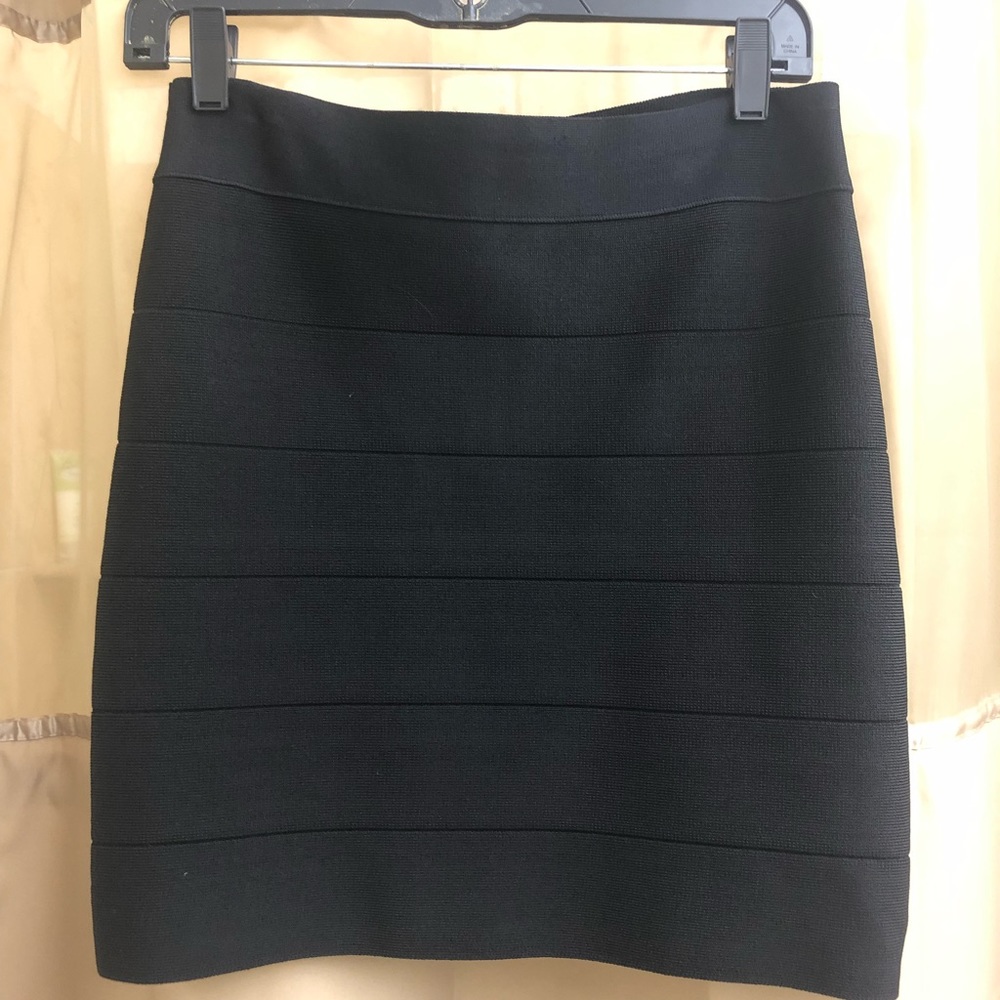 BEBE mini pencil skirt size medium